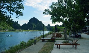 Lake - Son Doong Riverside Homestay (Bo Trach)