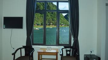 Una televisión de pantalla plana