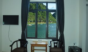 Flat-screen TV - Son Doong Riverside Homestay (Bo Trach)