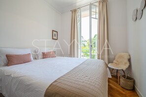 2 bedrooms, iron/ironing board, bed sheets