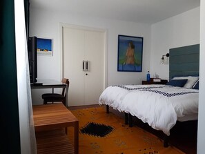 2 bedrooms, in-room safe, iron/ironing board, travel crib
