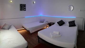 2 bedrooms, iron/ironing board, travel cot, free WiFi