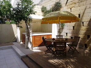 Outdoor dining - Nightlife but quiet area, modern large home, bayview, garden, bbq, parking (St. George's Bay)