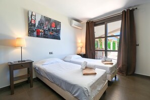 2 bedrooms, iron/ironing board, WiFi, bed sheets