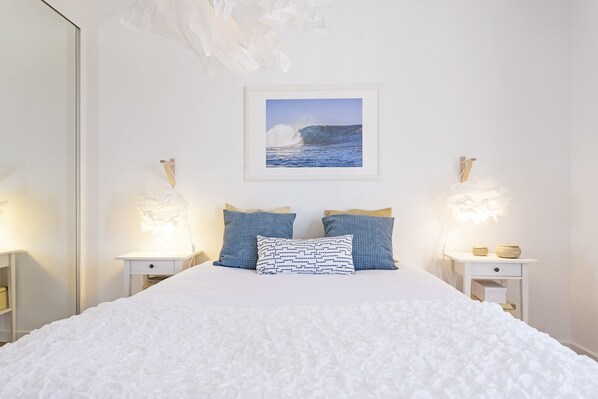 2 bedrooms, iron/ironing board, WiFi, bed sheets