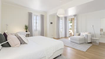 5 bedrooms, iron/ironing board, WiFi, bed sheets