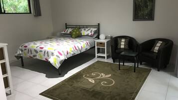 Suite Premium, 1 Tempat Tidur Queen (Wattlebird Suite) | Seprai katun Mesir, seprai premium, dan didekorasi berbeda-beda