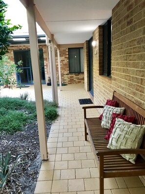 Terrace/patio - Little Shangri-La (Bovell)