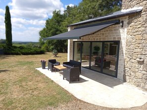 Terrace/patio - Romantic 18th-Century Windmill Retreat with Pool, Hot Tub & Panoramic Views (Coutures)