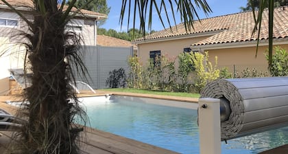 Four-Bedroom House, 8 People with Pool, Called "Whitehaven"