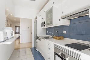 Kühlschrank, Mikrowelle, Ofen, Geschirrspüler