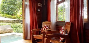 Triple Room, 1 Bedroom, Hill View, Poolside | Living room