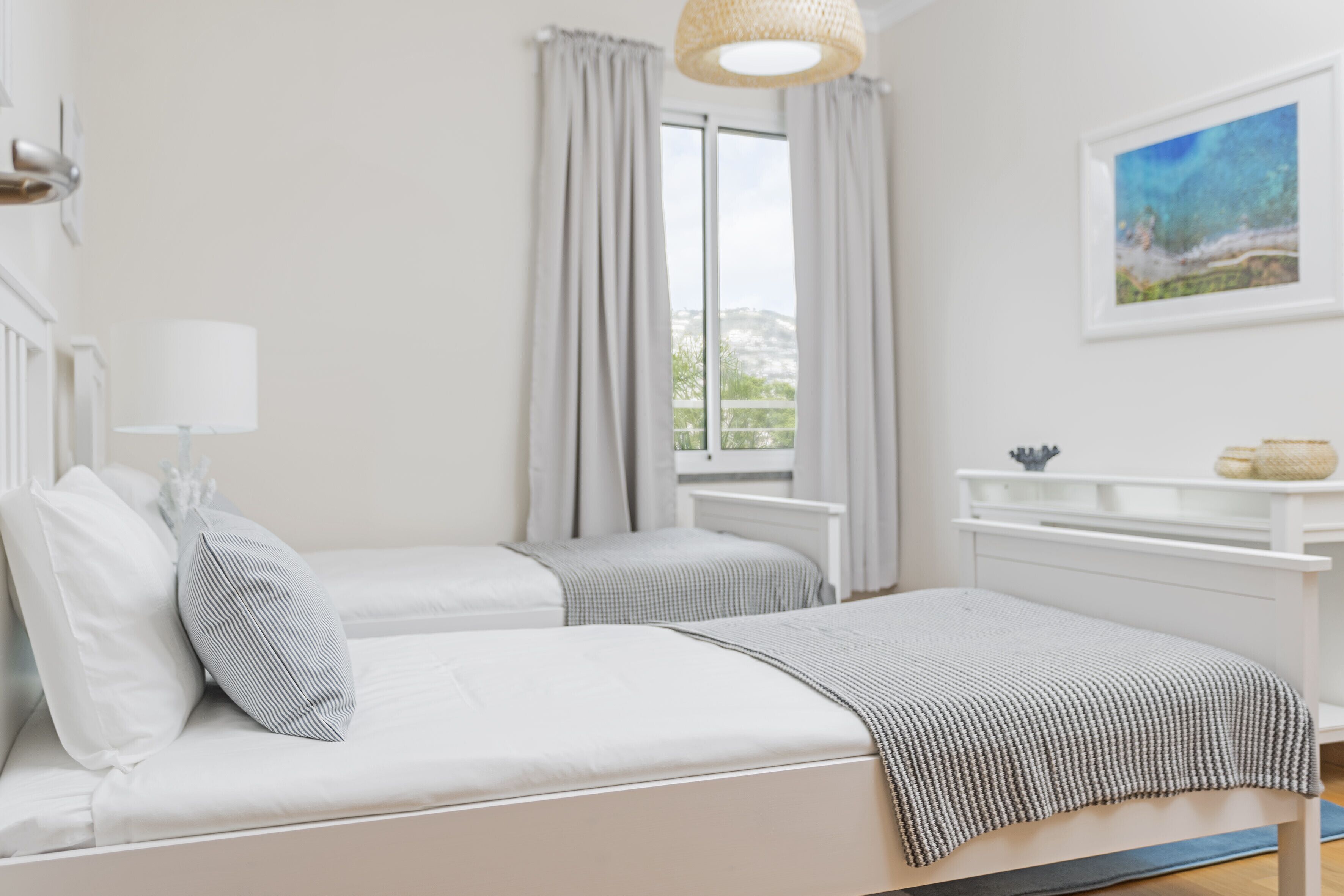 3 chambres, fer et planche à repasser, Wi-Fi, draps fournis