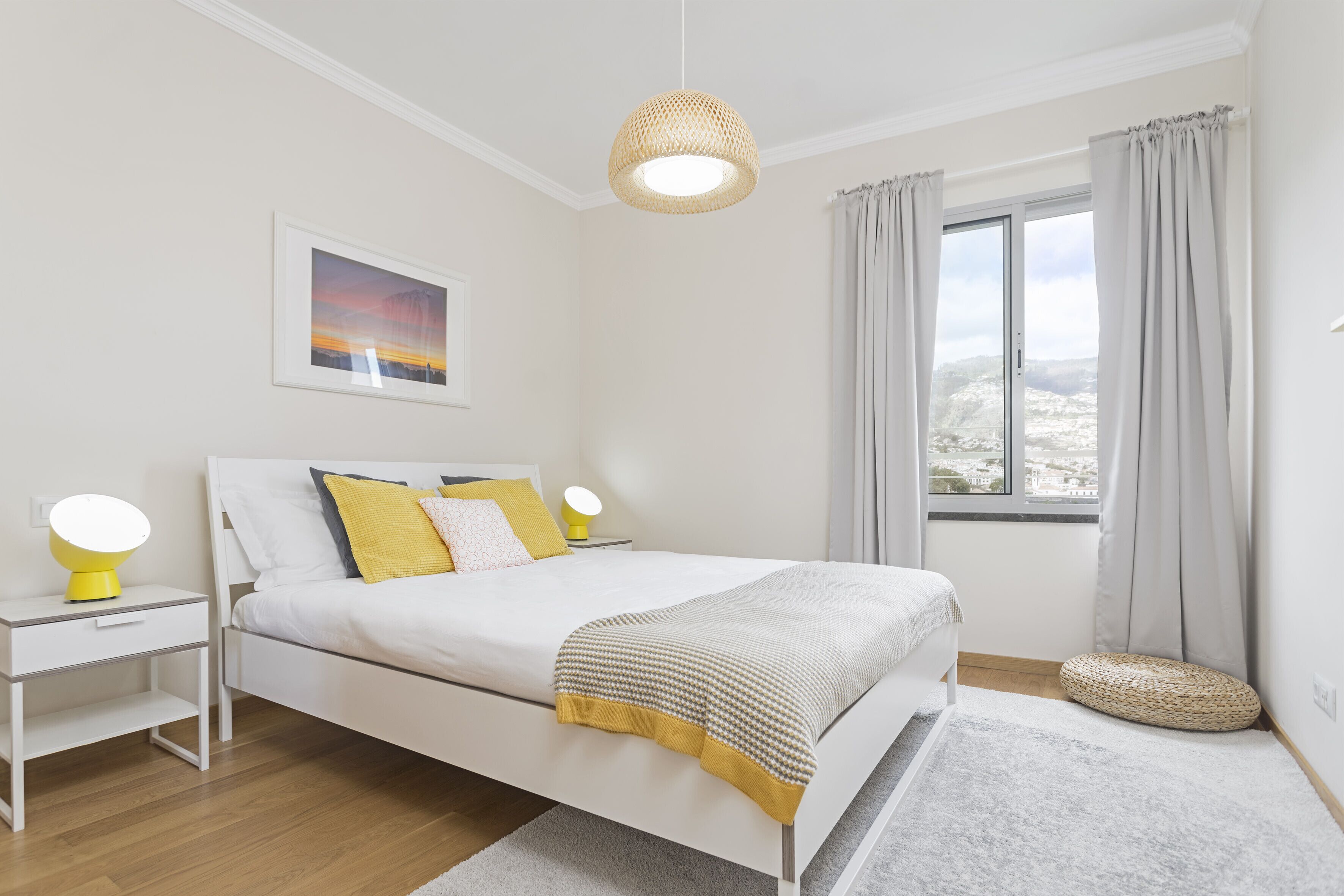 3 habitaciones, tabla de planchar con plancha, wifi y ropa de cama 