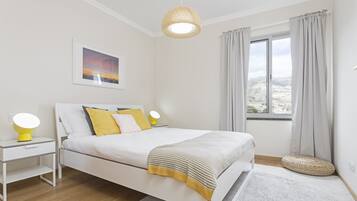 3 habitaciones, tabla de planchar con plancha, wifi y ropa de cama