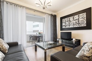 TV - Jasmineiro III, spacious and comfortable (Funchal)