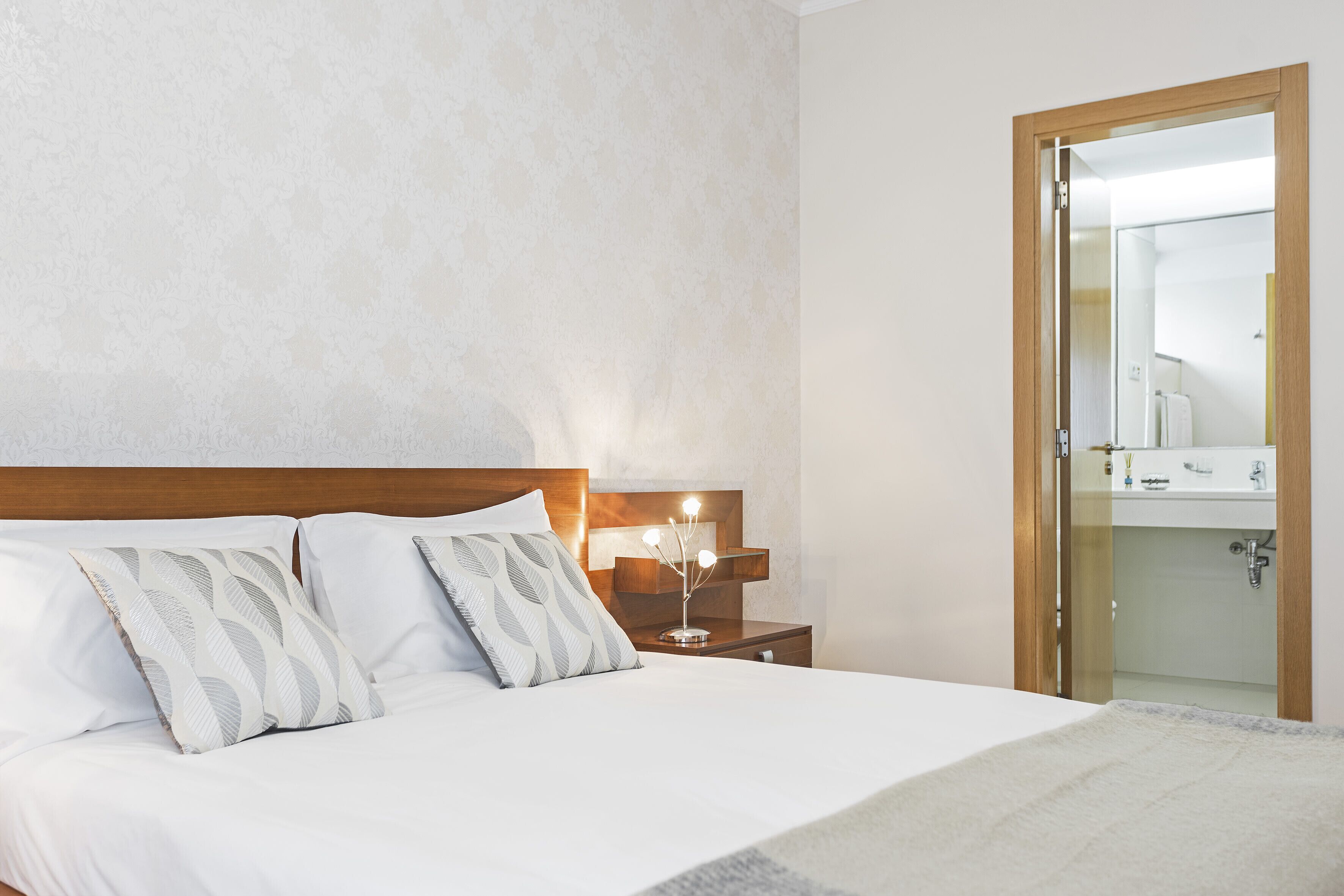 2 makuuhuonetta, silitysrauta/-lauta, Wi-Fi, vuodevaatteet