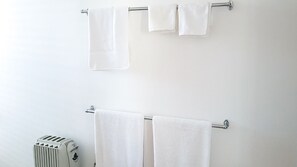 Superior Apartment, 1 Queen Bed, Non Smoking | Bathroom | Shower, free toiletries, hair dryer, towels