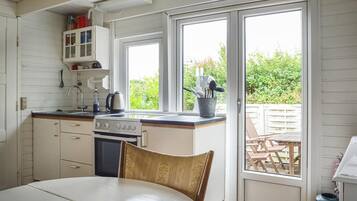 Fridge, stovetop, coffee/tea maker
