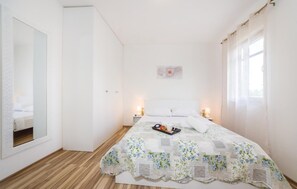 2 Schlafzimmer, Reisekinderbett, kostenloses WLAN, Bettwäsche