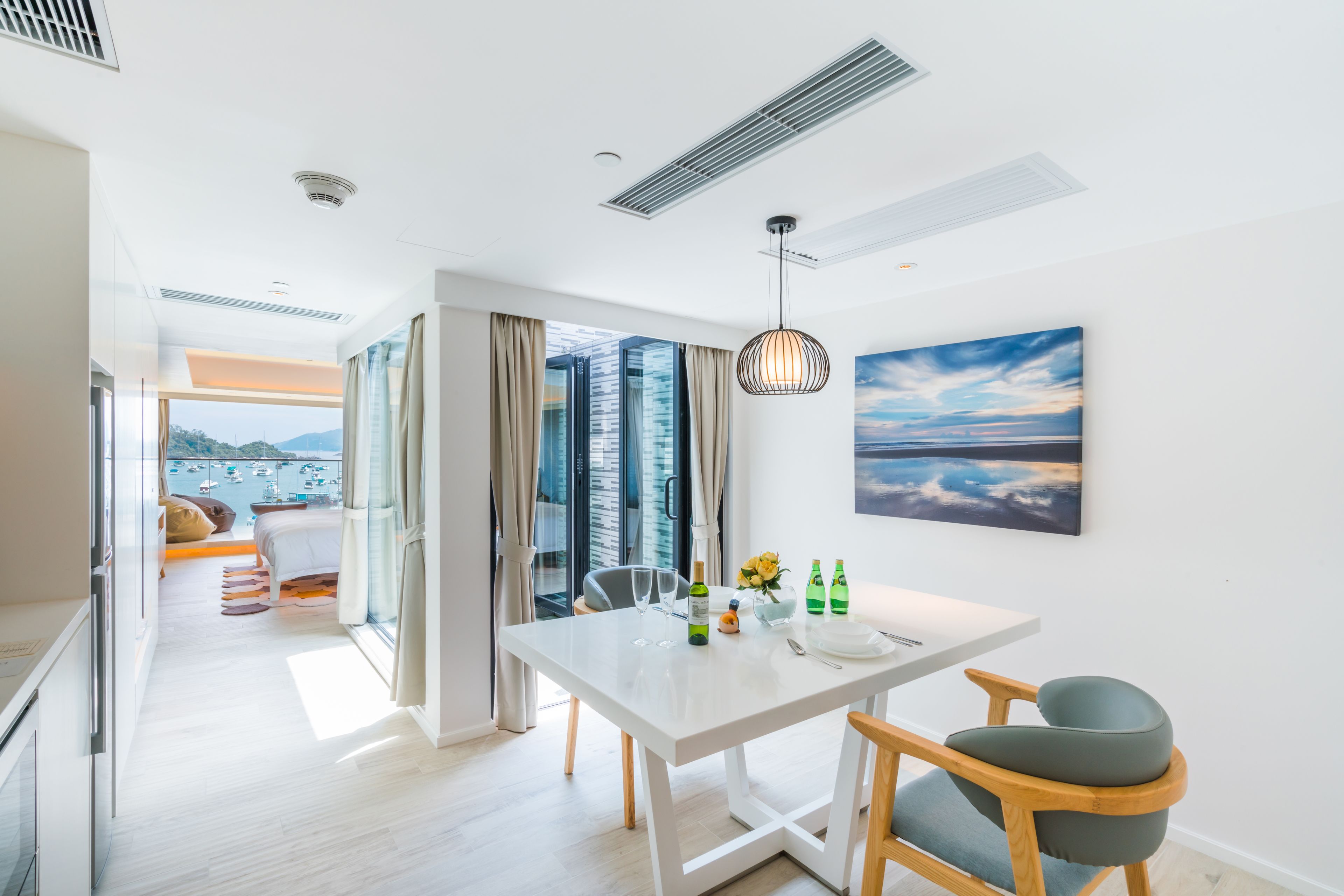 premium room, ocean view | minibar, in-room safe, desk, soundproofing