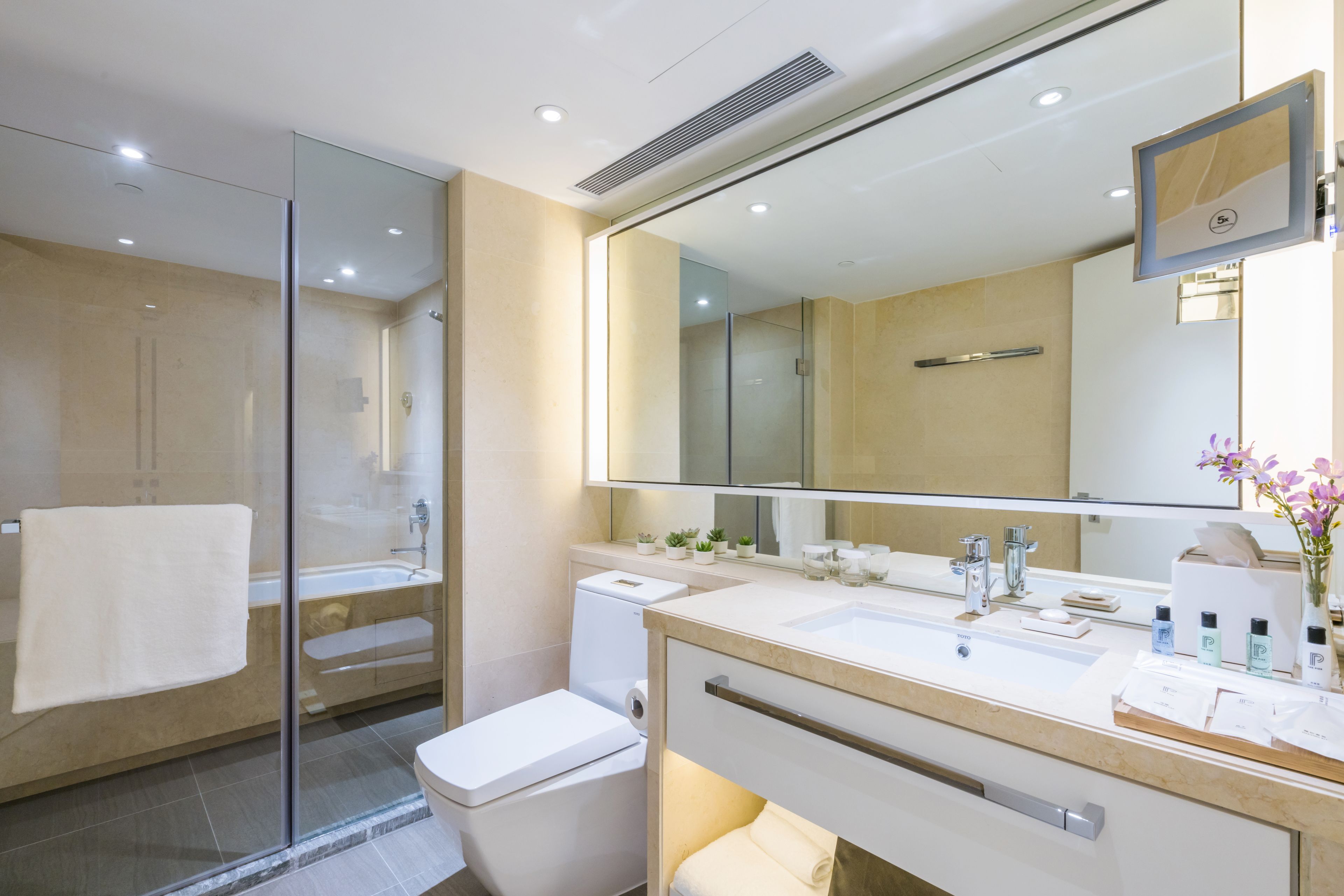 family suite, 2 bedrooms, ocean view | bathroom | free toiletries, hair dryer, bathrobes, slippers