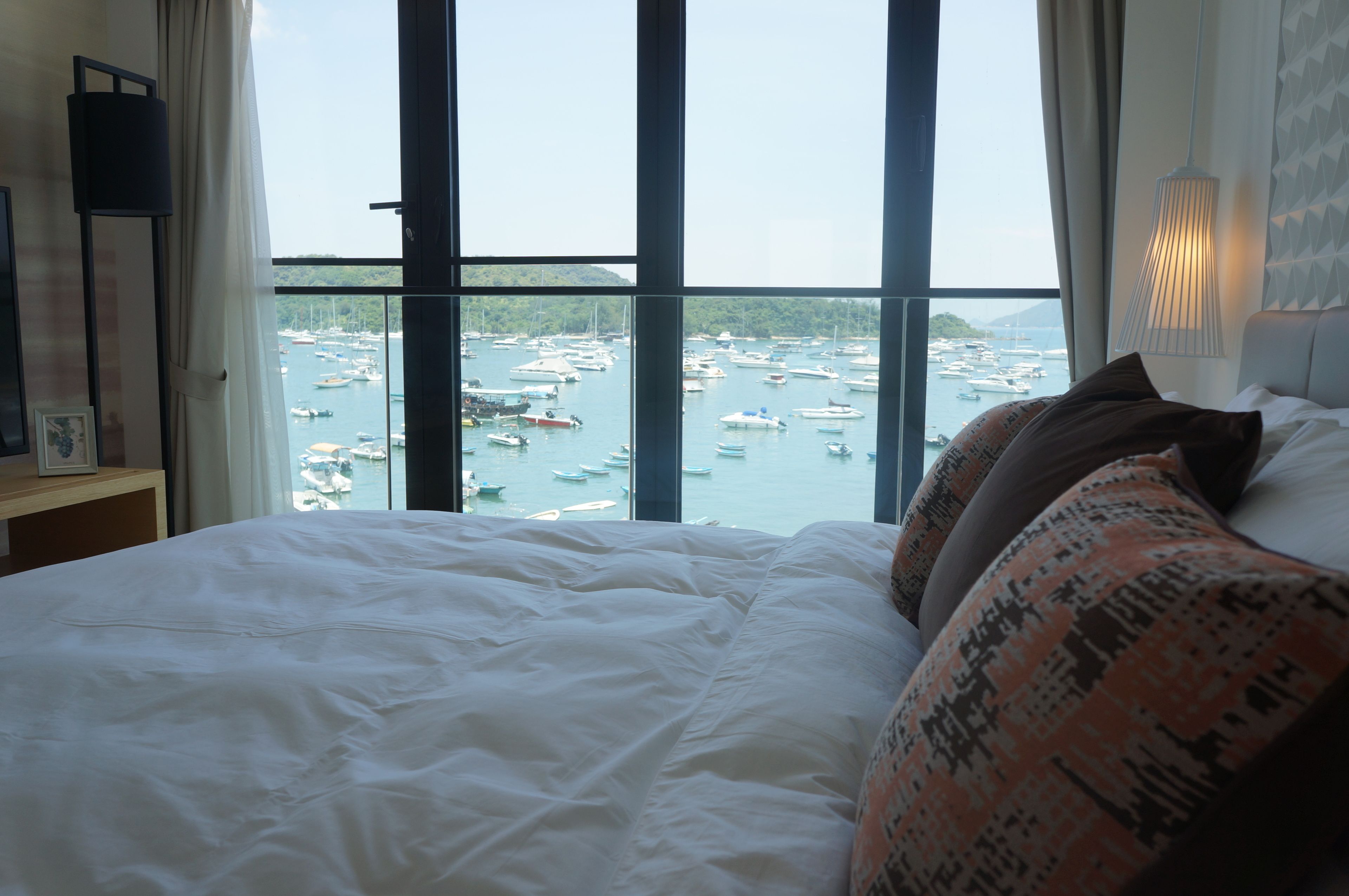 luxury suite, 1 bedroom, ocean view | minibar, in-room safe, desk, soundproofing