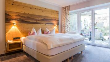 2 bedrooms, desk, travel cot, WiFi