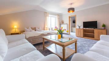 2 bedrooms, desk, travel cot, WiFi