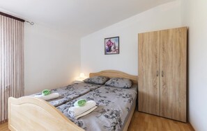 2 室のベッドルーム、旅行用ベビーベッド、WiFi (無料)、ベッドシーツ