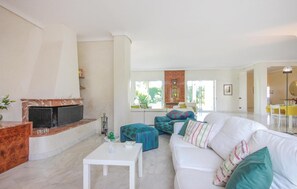 TV, fireplace, stereo