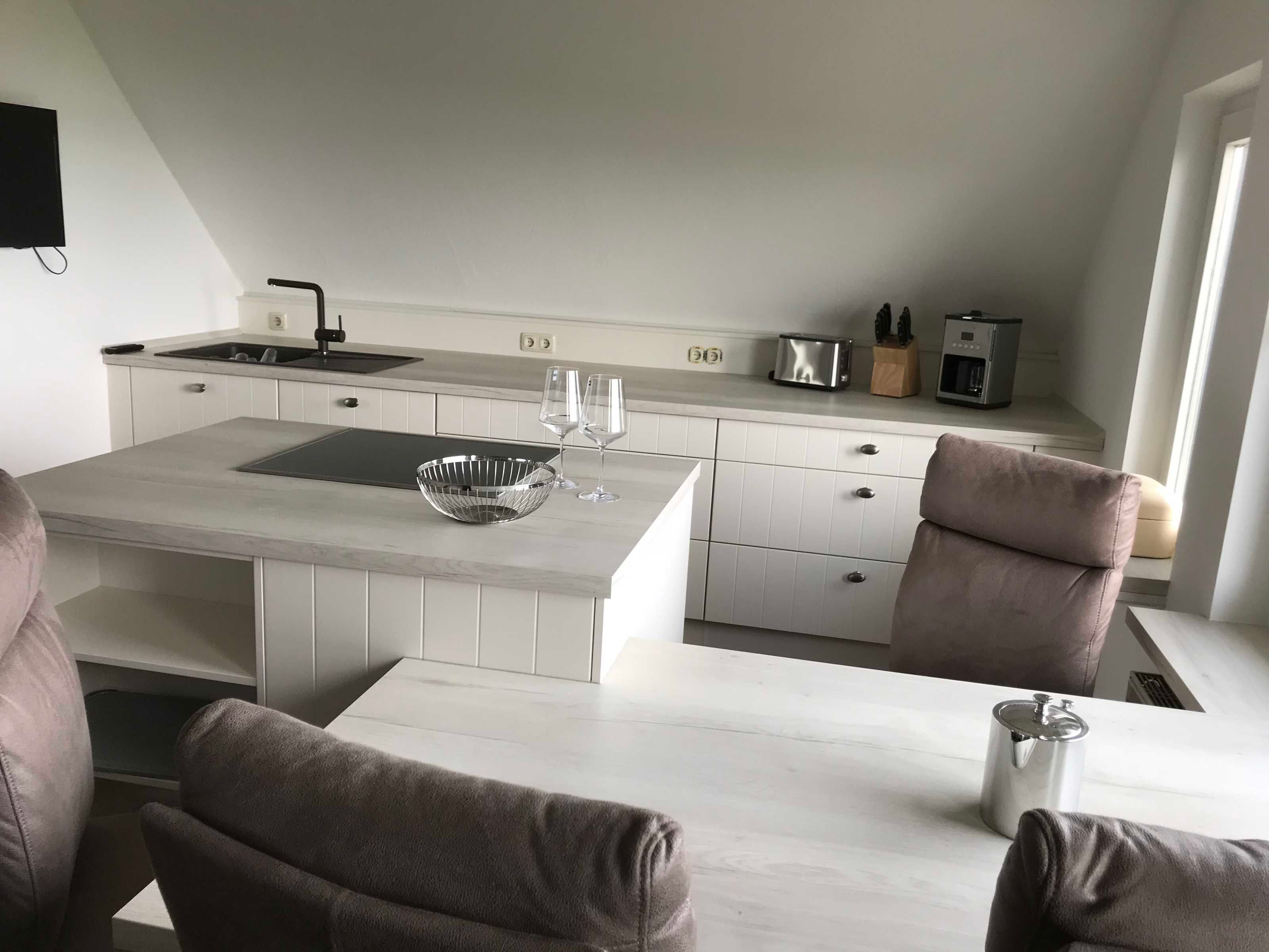 Kühlschrank, Mikrowelle, Ofen, Geschirrspüler