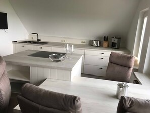 Køleskab, mikrobølgeovn, ovn, opvaskemaskine