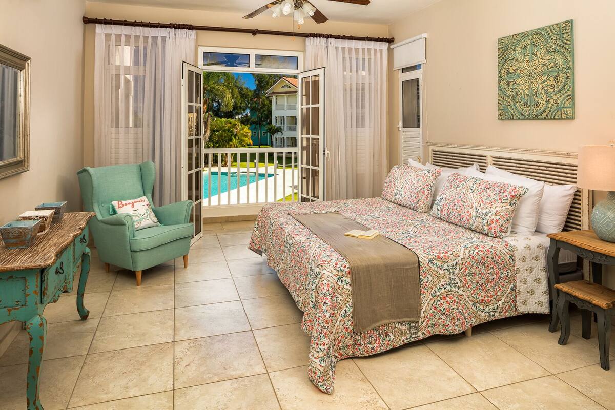 1 bedroom, in-room safe, individually decorated, individually furnished