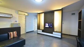 Suite | Living area | Flat-screen TV