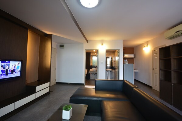 Premier | Living area | Flat-screen TV - LOFT Salaya (Phutthamonthon)