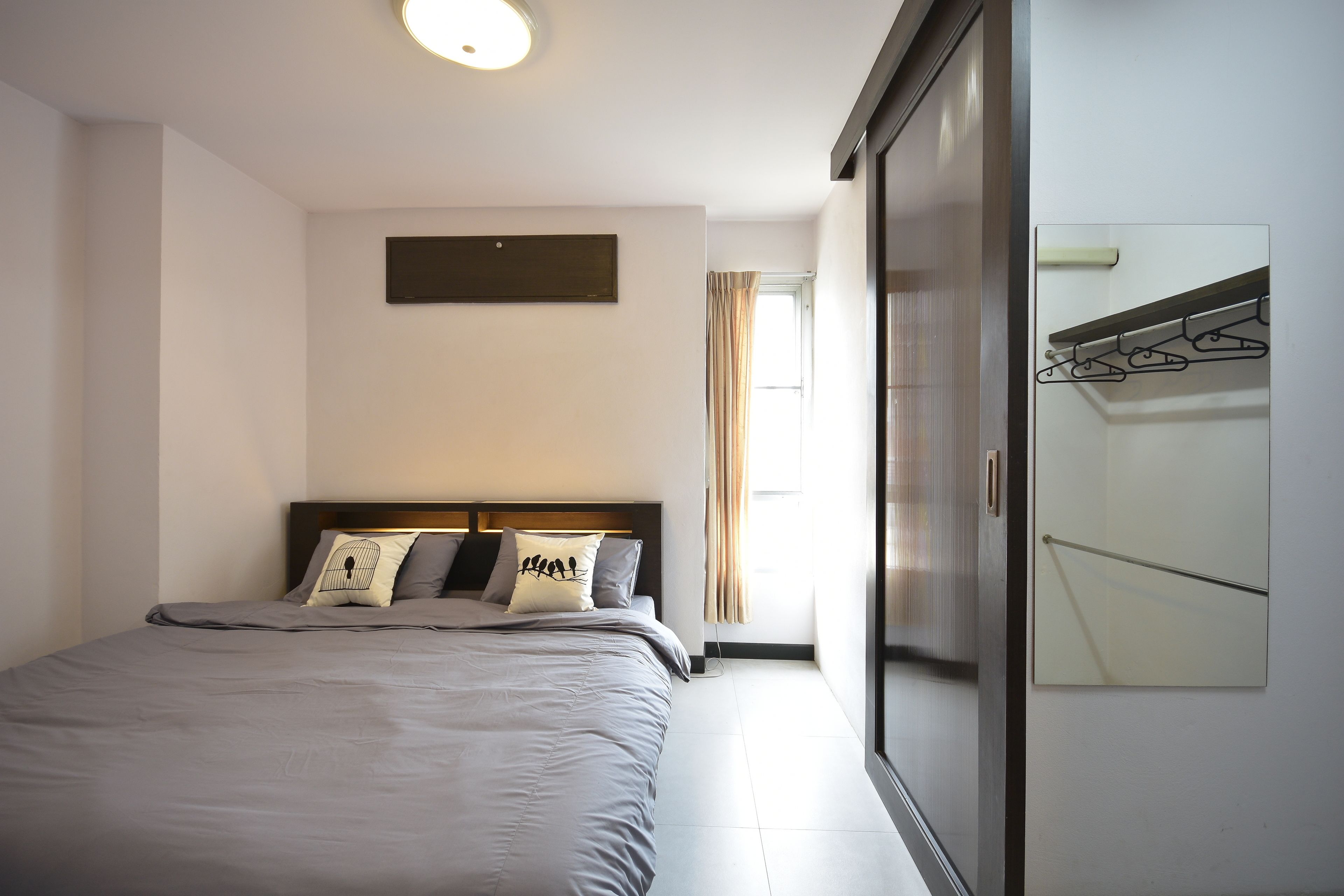 Desk, free WiFi, bed sheets