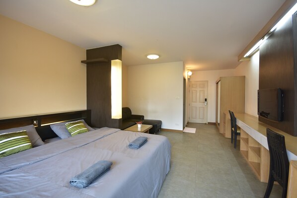 Deluxe  | Escritorio, wifi gratis y ropa de cama 