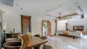 2-Bedroom Villa with Private Pool | Servicio a la habitación