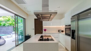 2-Bedroom Villa with Private Pool | Cocina privada