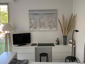 1 chambre, bureau, fer et planche à repasser, Wi-Fi gratuit