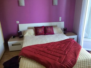 2 makuuhuonetta, silitysrauta/-lauta, ilmainen Wi-Fi, vuodevaatteet
