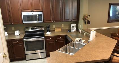 On the Green - 2 bedroom/2 bath condo overlooking the 9th green.
