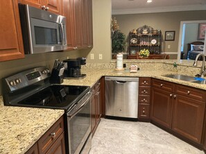 Fridge, microwave, oven, stovetop - On the Green - 2 bedroom/2 bath condo overlooking the 9th green (Maggie Valley)