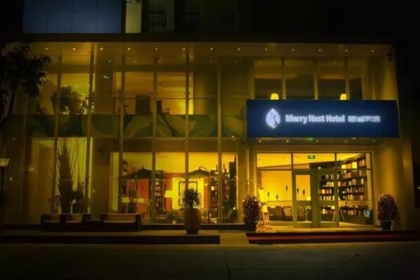 Front of property – evening/night - Merrynest Hotel (Guangzhou)