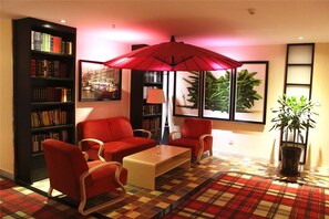 Coin salon dans le hall