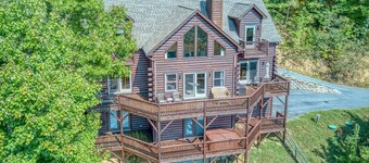 Appalachian View- 3 bedroom log cabin offering fabulous mountain views. Hot tub, WiFi, Pet friend...