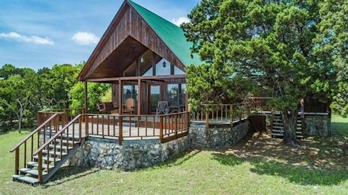 Family Fun, Large Deck, King Bed, Firepit, Serene, Lake Close by, Activities