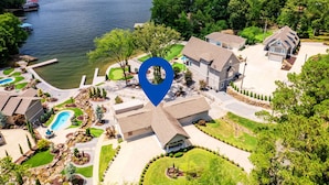 Exterior - "Bayshore Breeze" - Lakefront 7BR, Private Pool, Hot Tub, Putting Green, Views (Hot Springs)