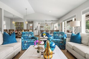 Smart TV, video games, books - "Bayshore Breeze" - Lakefront 7BR, Private Pool, Hot Tub, Putting Green, Views (Hot Springs)